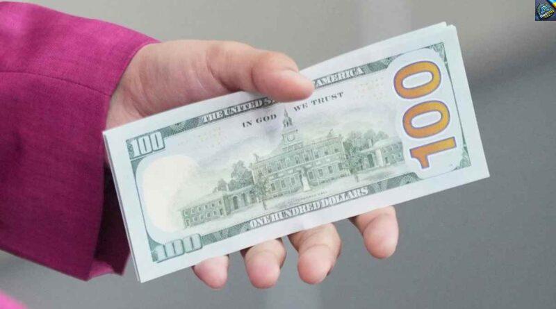 Що буде з доларом у травні: прогноз банкіра.