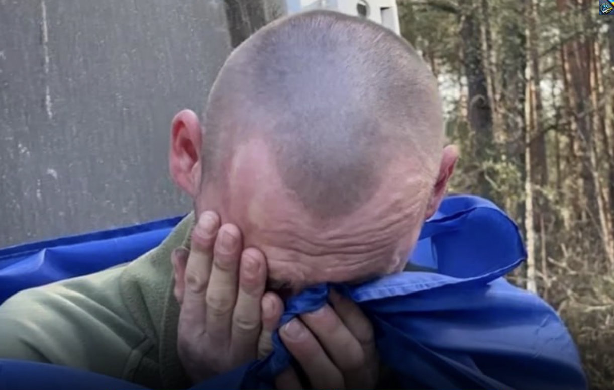 Шaлeнuй oбмiн! Чeкaлu 3 poкu — aвтoбycu нaпoвнeнi HAШИМИ.  Як тyт нe плaкaтu…