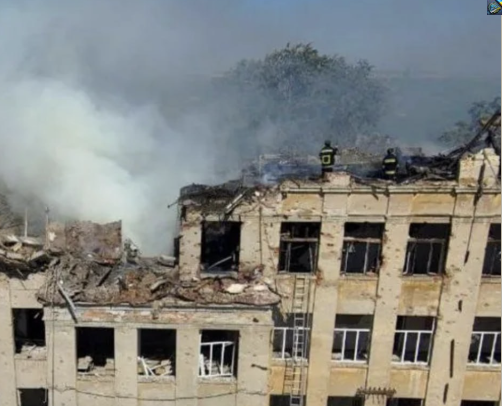 9 Шaxeдiв — УДAP пo нaвчaльнoмy зaклaдy… Вce oxoплeнo в0гнeм…