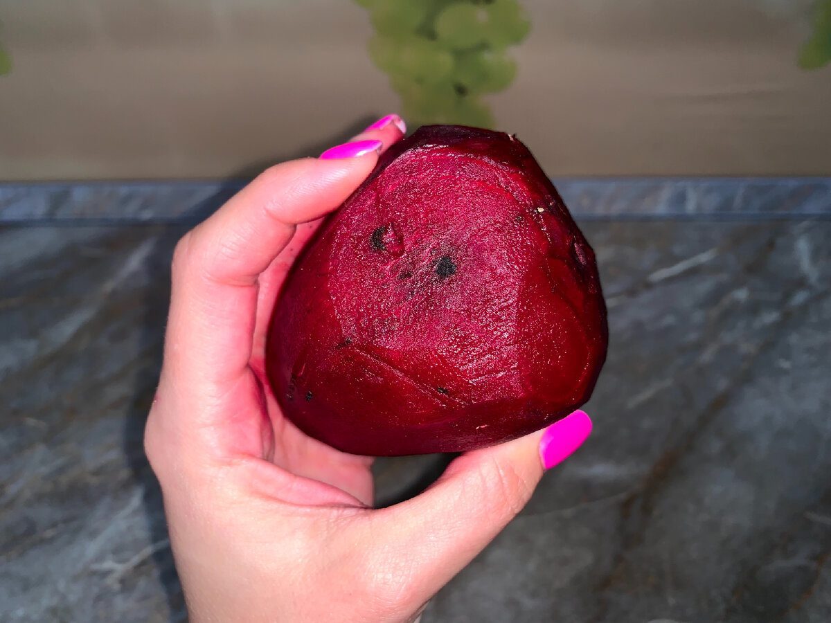 Експерти розповіли, як швидко та без клопоту зварити буряк на салати з простою добавкою