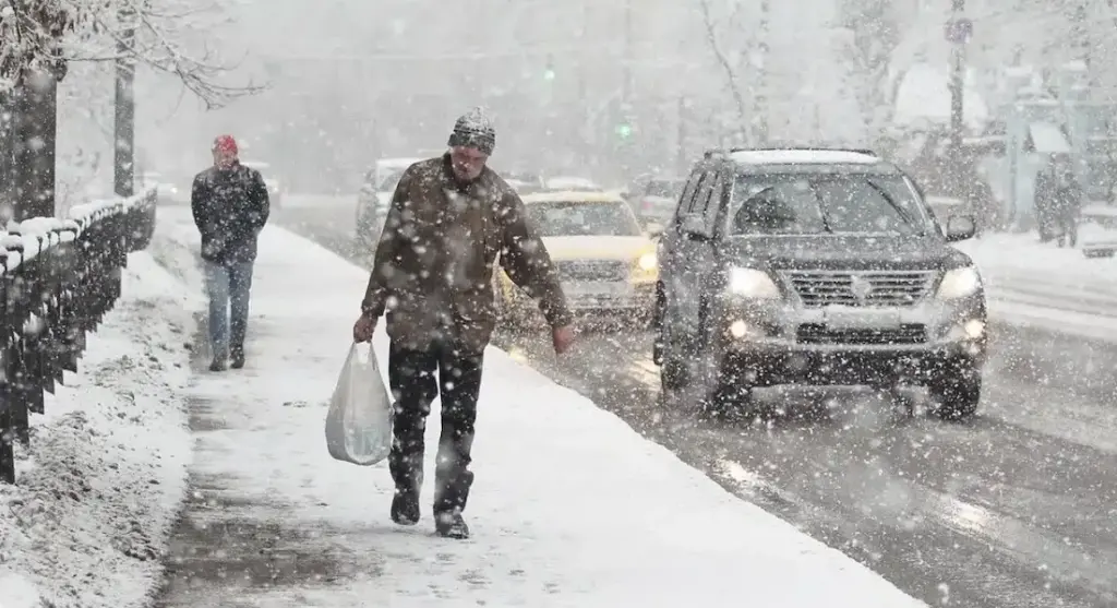 Синоптики б’ють на сполох! Морози до -16° скують Україну: коли чекати сильного похолодання