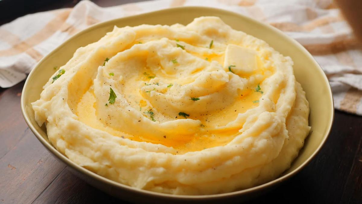 Відома порада шеф-кухаря: «Не додавайте молоко чи воду в картопляне пюре.