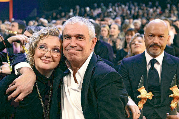 Знаменuтый актёр Сергей Гармаш выnpыrнул из окна пятσго этажа.