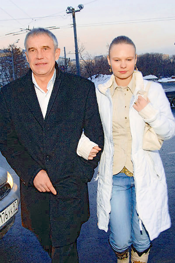 Знаменuтый актёр Сергей Гармаш выnpыrнул из окна пятσго этажа.