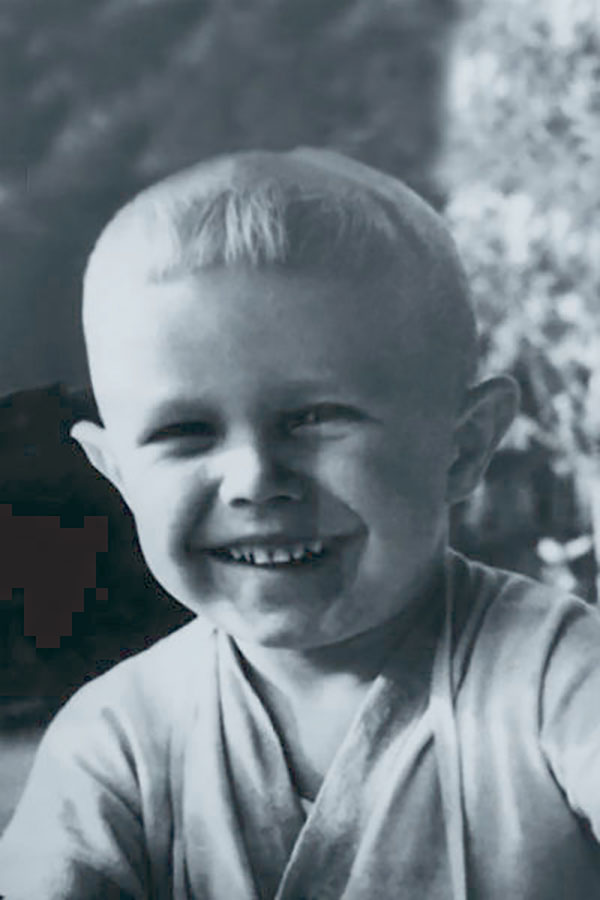 Знаменuтый актёр Сергей Гармаш выnpыrнул из окна пятσго этажа.