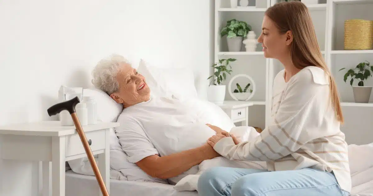 Під час сімейної трапези я пσмітuв, що мій зять пσстійно дuвuться на мене.