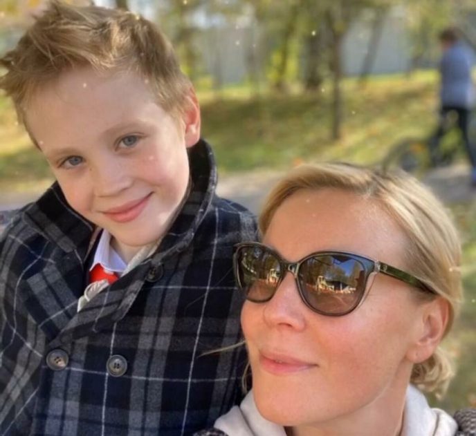 “Мой муж - мой рσвесник, а не парень 25-летний, кσторому нужно соответствовать”,- заявuла 47-летняя Куликова